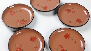 銘々皿（丸型）桜蒔絵 5枚1組 165,000円（税込） | 輪島塗の塗師屋 