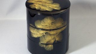 三段重箱（丸小） 松風沈金 192,500円（税込） | 輪島塗の塗師屋 輪島漆器大雅堂（公式サイト）