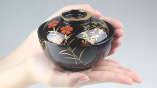 輪島塗椀⑭ 日月型・撫子蒔絵 1客94,600円（税込） | 輪島塗の塗師屋 輪島漆器大雅堂（公式サイト）